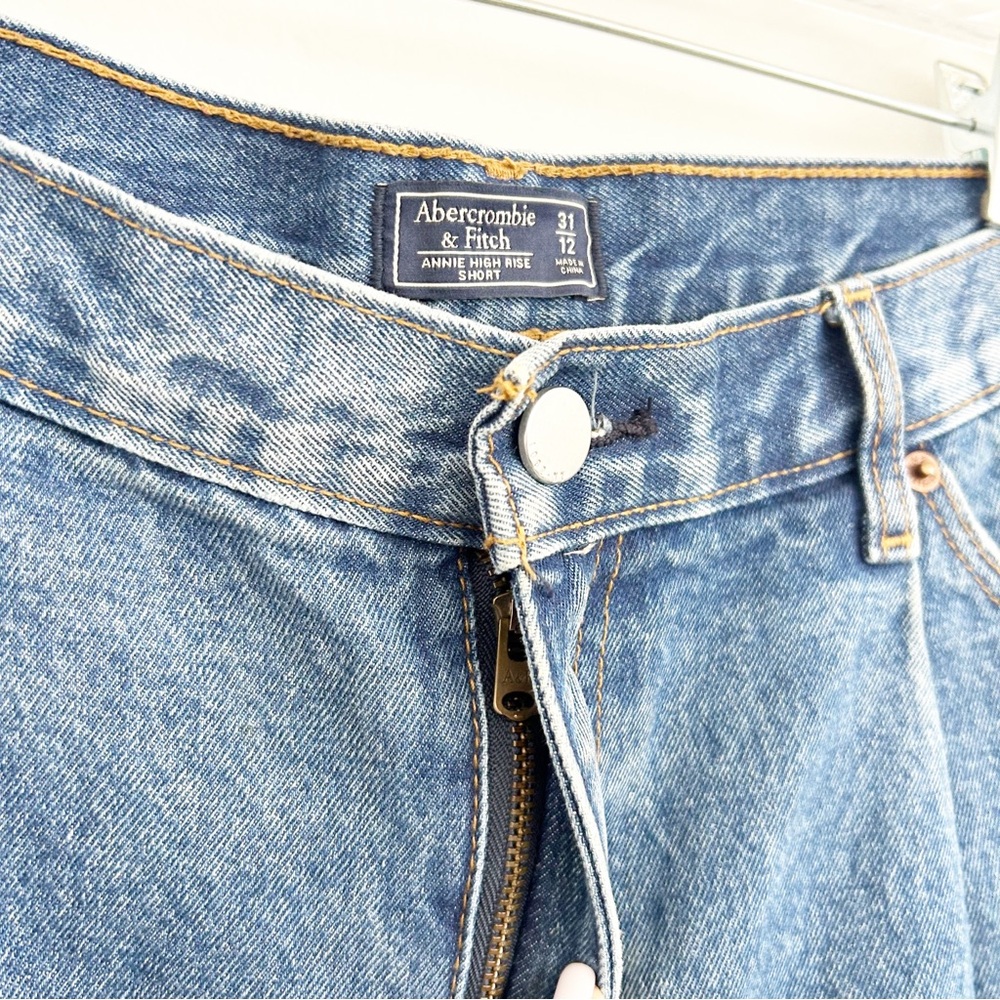 Abercrombie & Fitch Annie High Rise Cuffed Pleated Denim Jean Shorts Size 31 - Picture 3 of 7